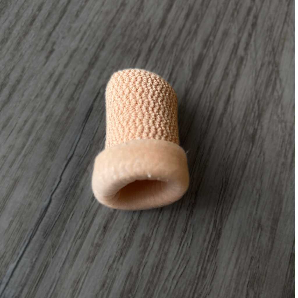 mesh fabric gel toe cap edge turned up on table