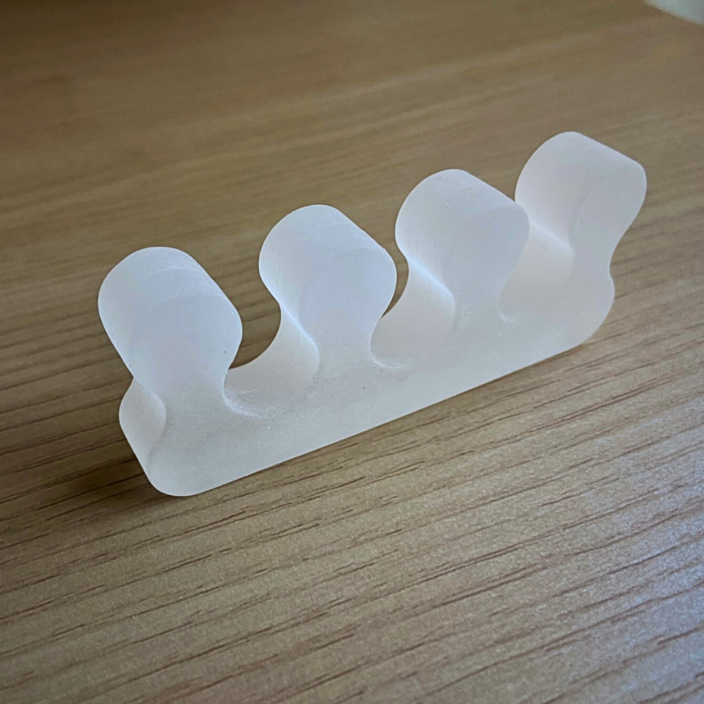 gel toe separator hammer toe splint toe comb on table oblique view